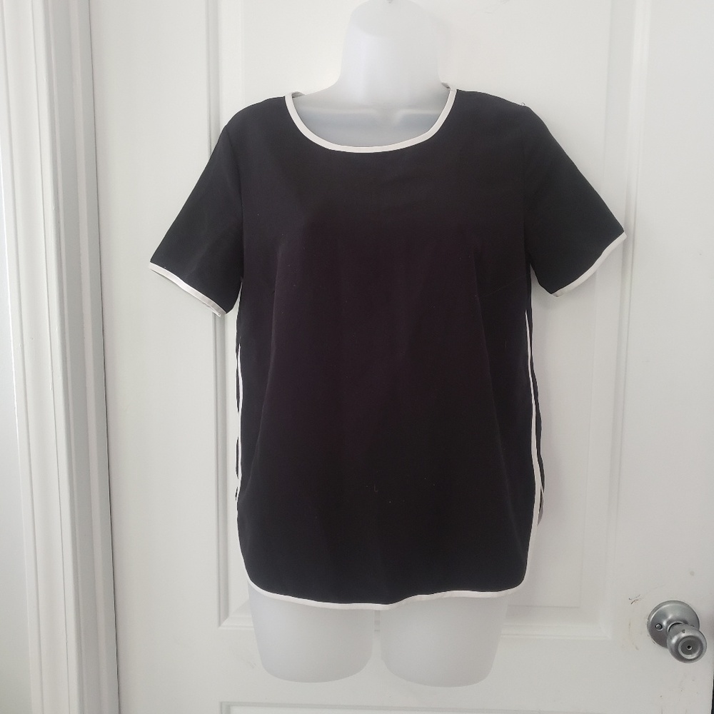 3/$20 Forever 21 black & white short sleeve sz sm